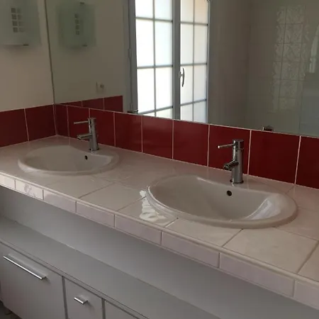 Une chambre confort et un accès piscine