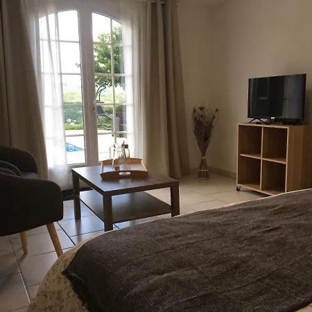 Séjour chez l'habitant Une chambre confort et un accès piscine